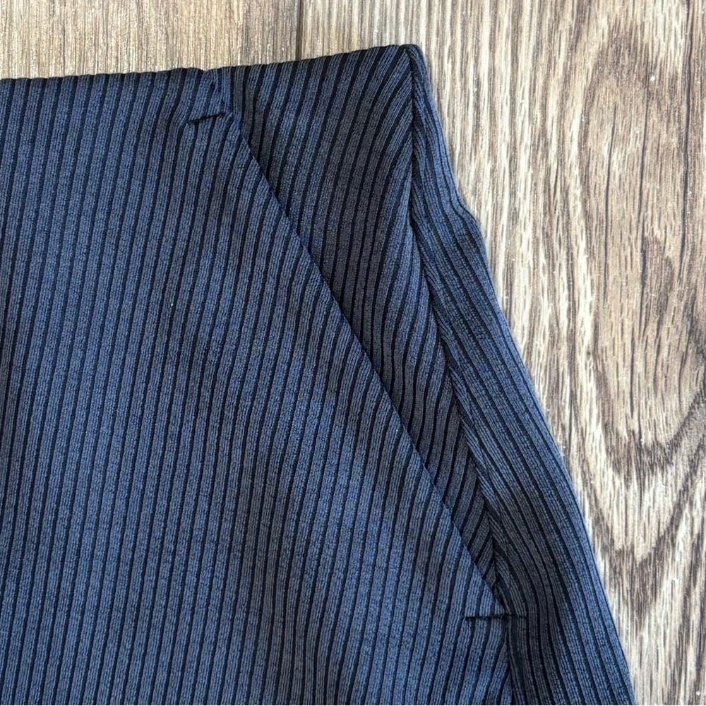 Lululemon Ribbed Softstreme High Rise Shorts 2" Size 2 In Dark Gray - Picture 3 of 6